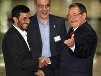 Ahmadinejad con Raul Castro